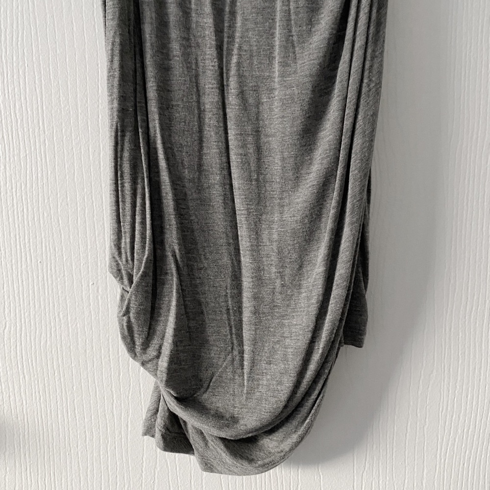 Laila Azhar | Ruched Dress - Picture 3 of 5